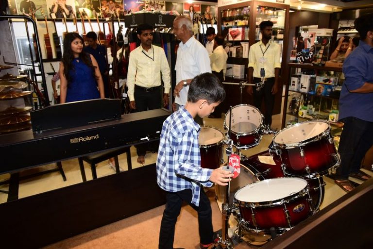 We really like the curiosity of this little one exploring a drum-set….’A percussionist in the making’?
